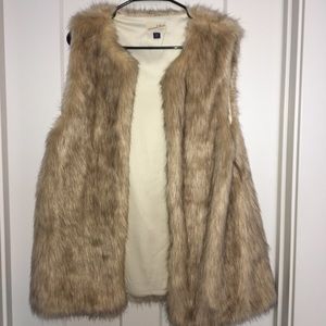 Universal Thread Faux Fur Vest